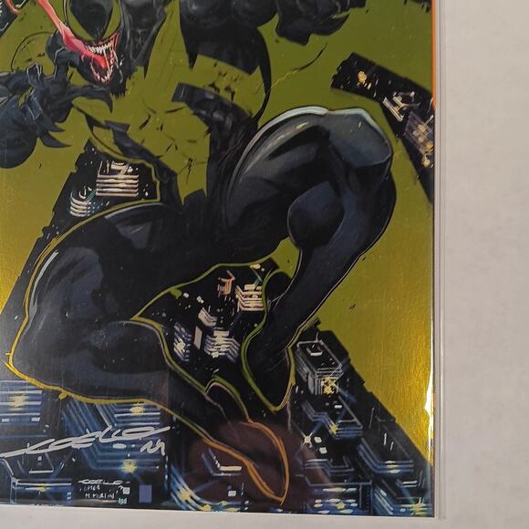 All-New Venom #1 Gold Foil Iban Coello Signed Variant Marvel Comics 2024 - Picture 8 of 9